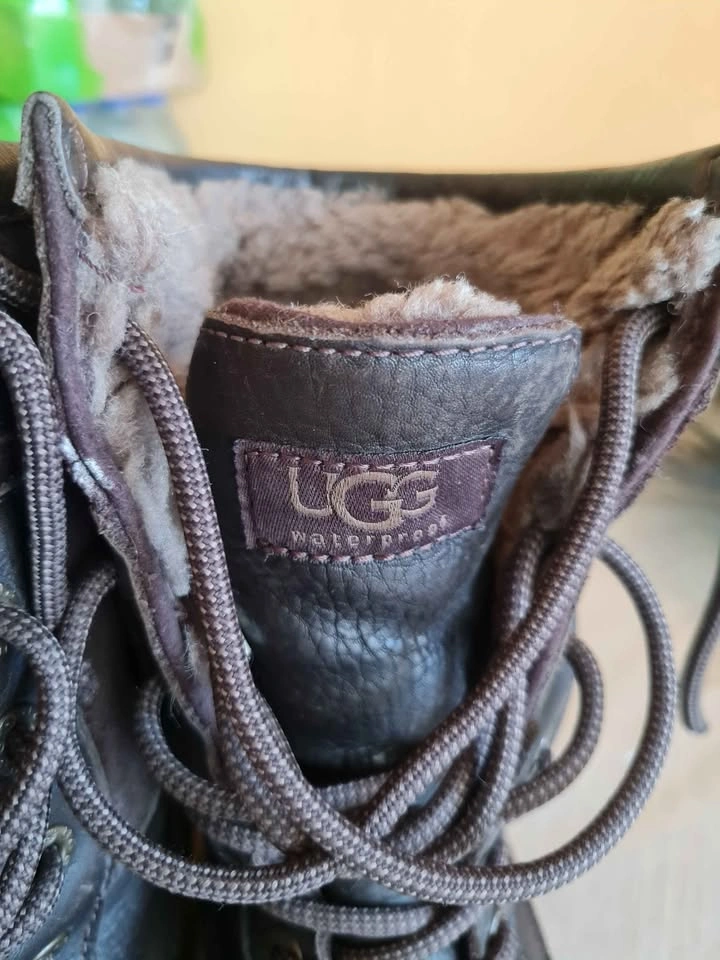 UGG kids brown boots size 5.5 - photo 3