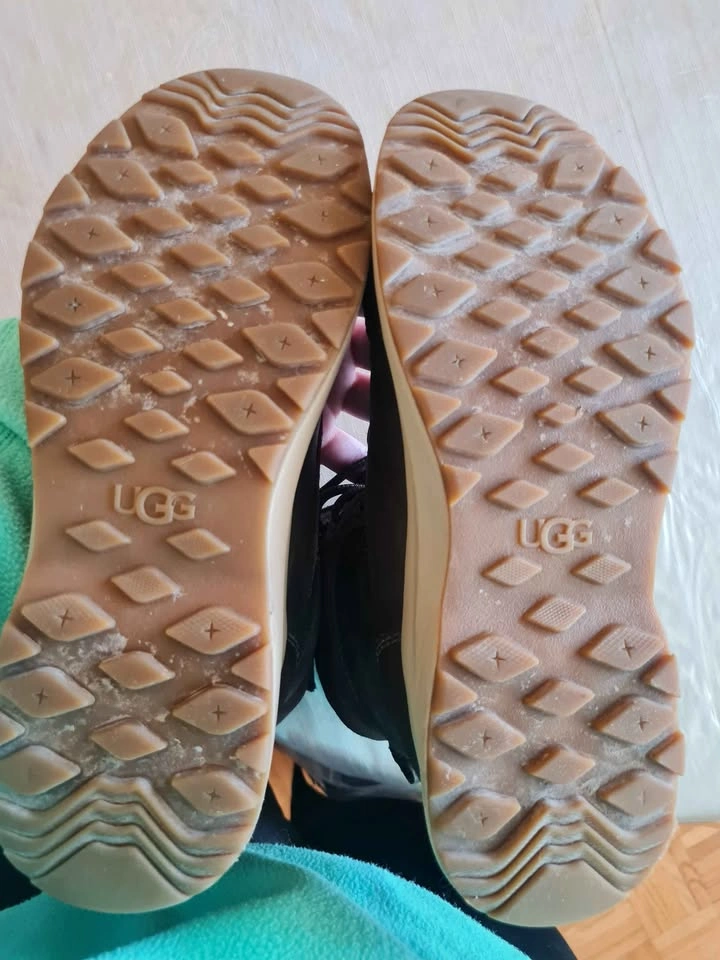 UGG kids brown boots size 5.5 - photo 4