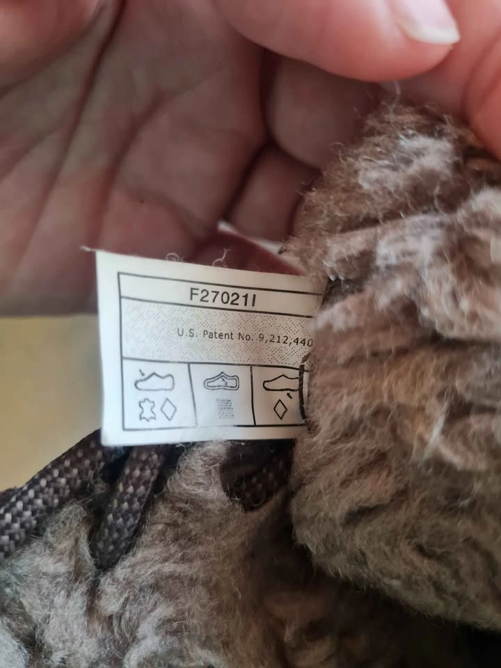 UGG kids brown boots size 5.5 - photo 5