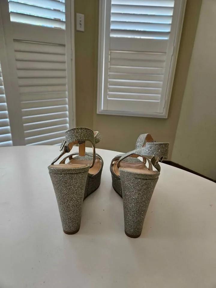Womens Silver Wedge Sandals - Size 7.5 image indicator(3)