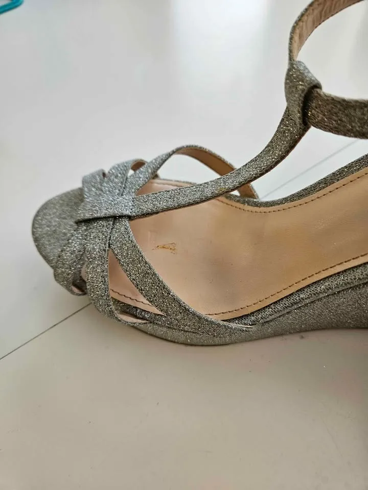 Womens Silver Wedge Sandals - Size 7.5 image indicator(6)