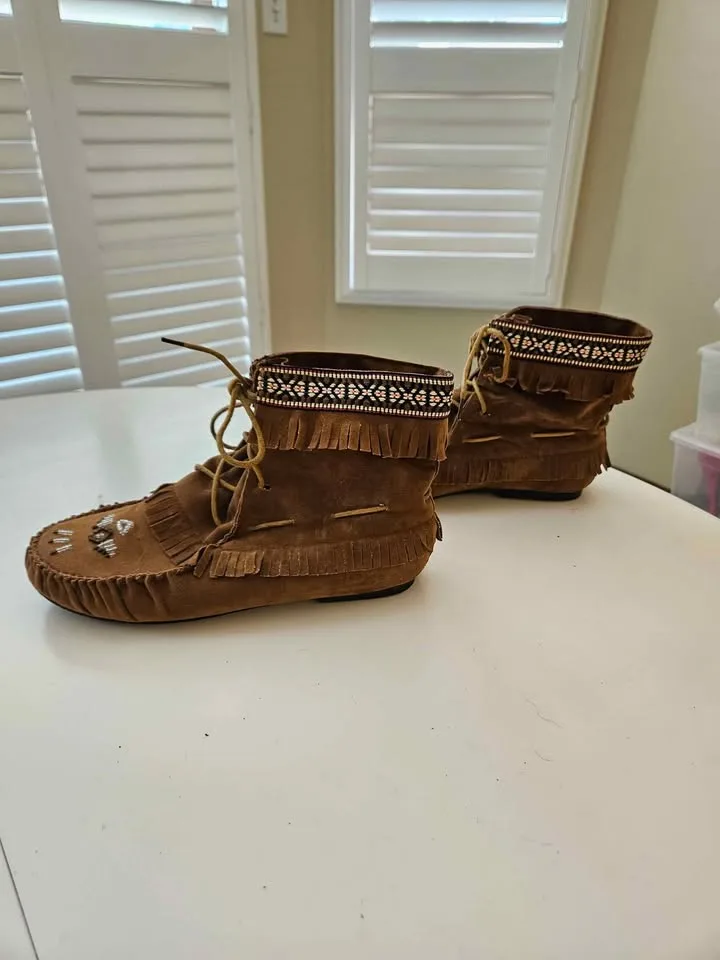 Womens Brown Moccasin-Style Boots - Size 7 image indicator(2)