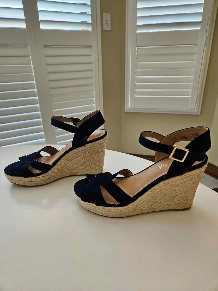 American Eagle Navy Blue/Beige Wedge Sandals - Size 7.5 image indicator(2)