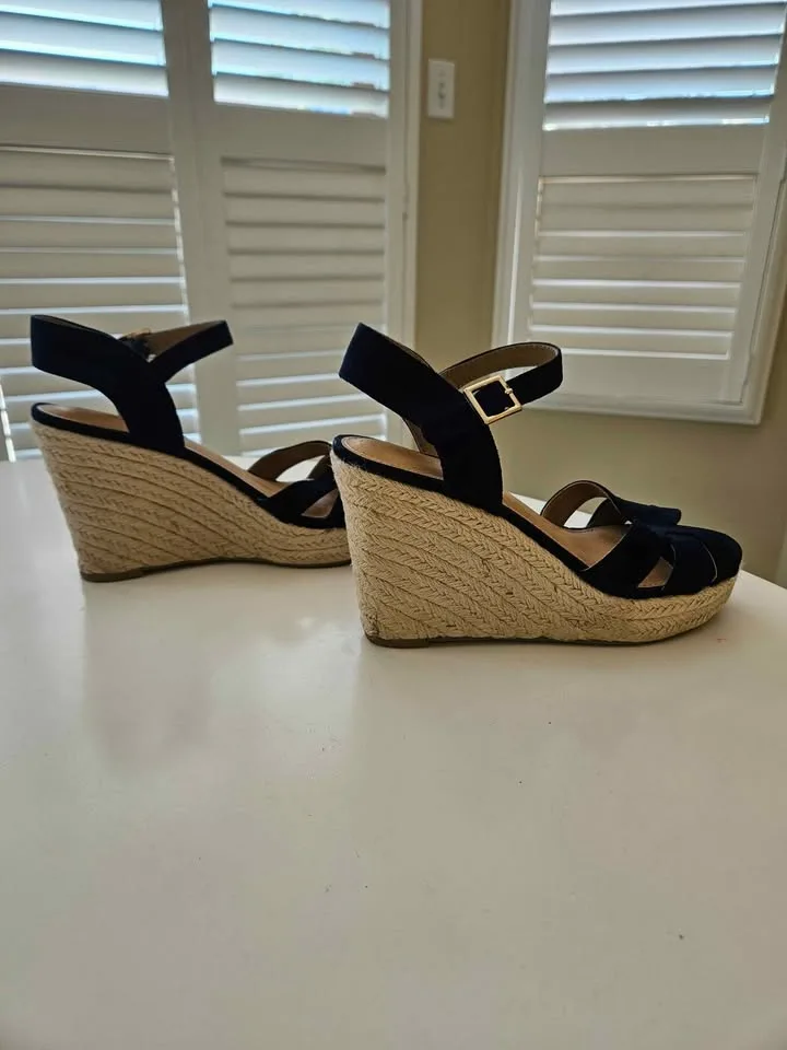 American Eagle Navy Blue/Beige Wedge Sandals - Size 7.5 image indicator(4)