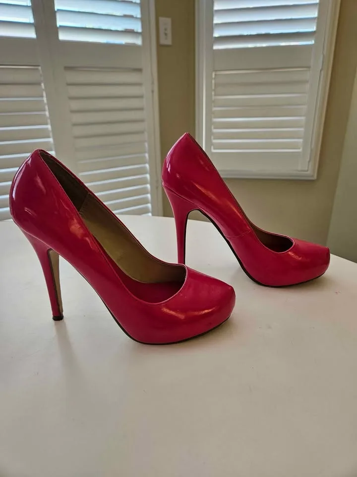 Womens Bright Pink Heels - Size 7 image indicator(2)