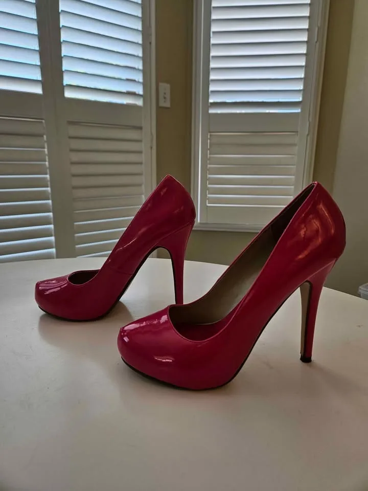 Womens Bright Pink Heels - Size 7 image indicator(4)