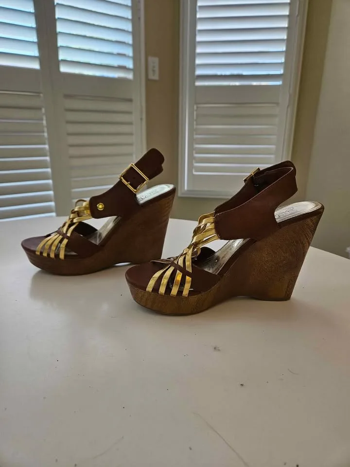 Womens Brown/Gold Wedge Sandals - Size 7 image indicator(4)