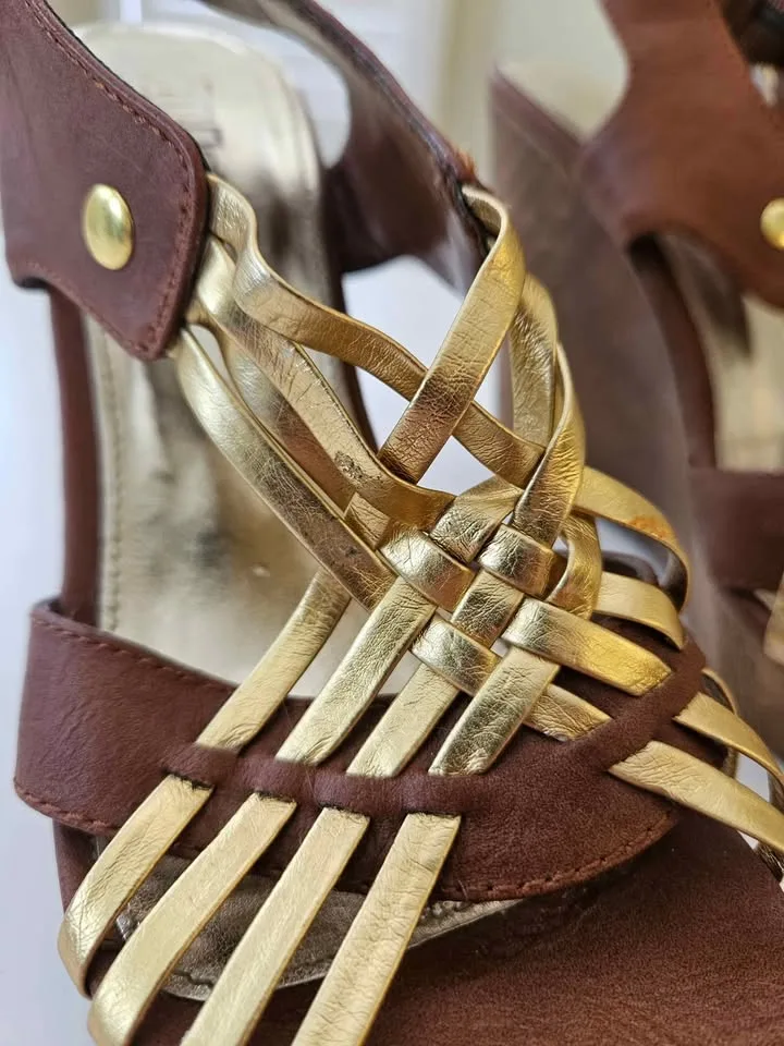 Womens Brown/Gold Wedge Sandals - Size 7 image indicator(6)