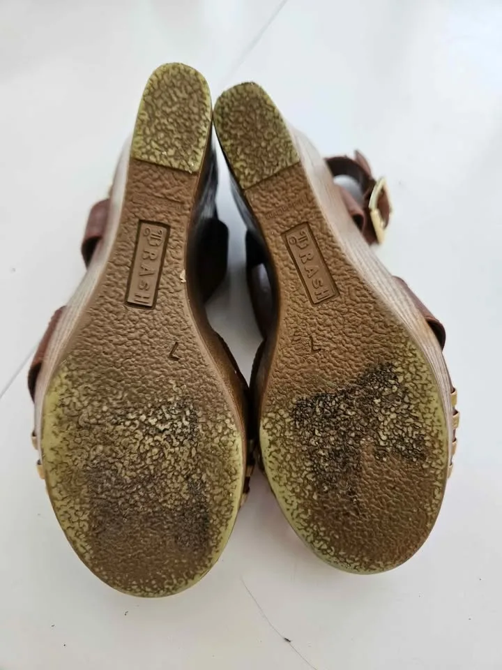 Womens Brown/Gold Wedge Sandals - Size 7 image indicator(7)