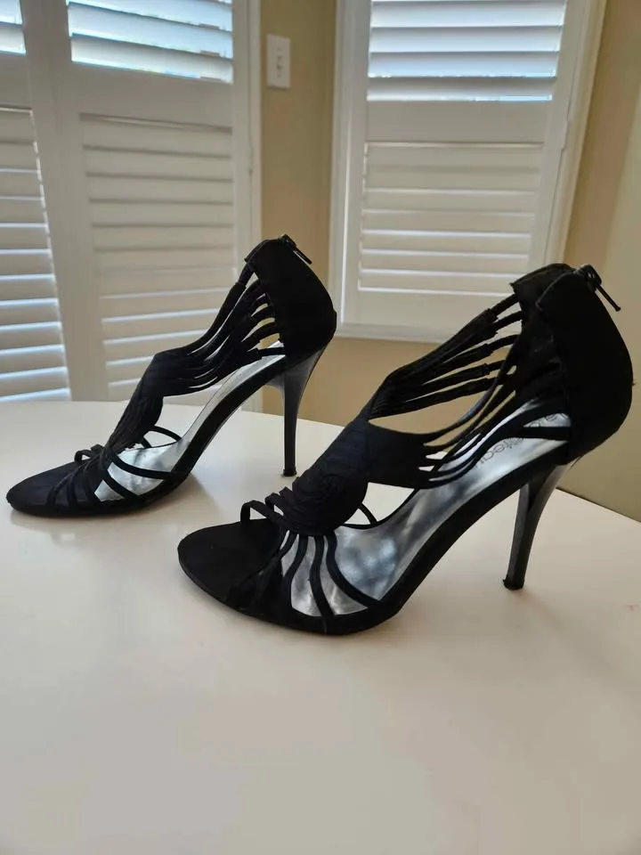 Womens Le Chateau Black Sandal Heels - Size 7 image indicator(2)