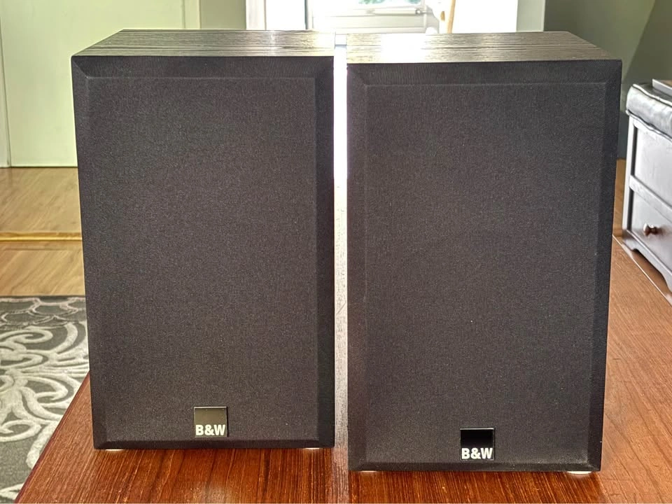 PSB The amazing Alpha Bookshelf Speakers. - photo 2