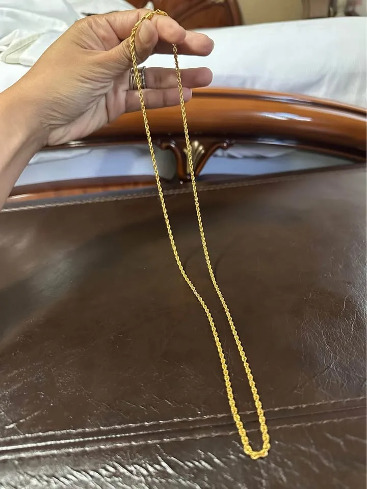 Saudi 20kt Gold Necklace. Cash Only. Pickup at Aurora. image indicator(2)