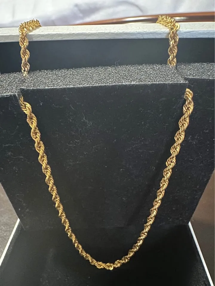 Saudi 20kt Gold Necklace. Cash Only. Pickup at Aurora. image indicator(6)
