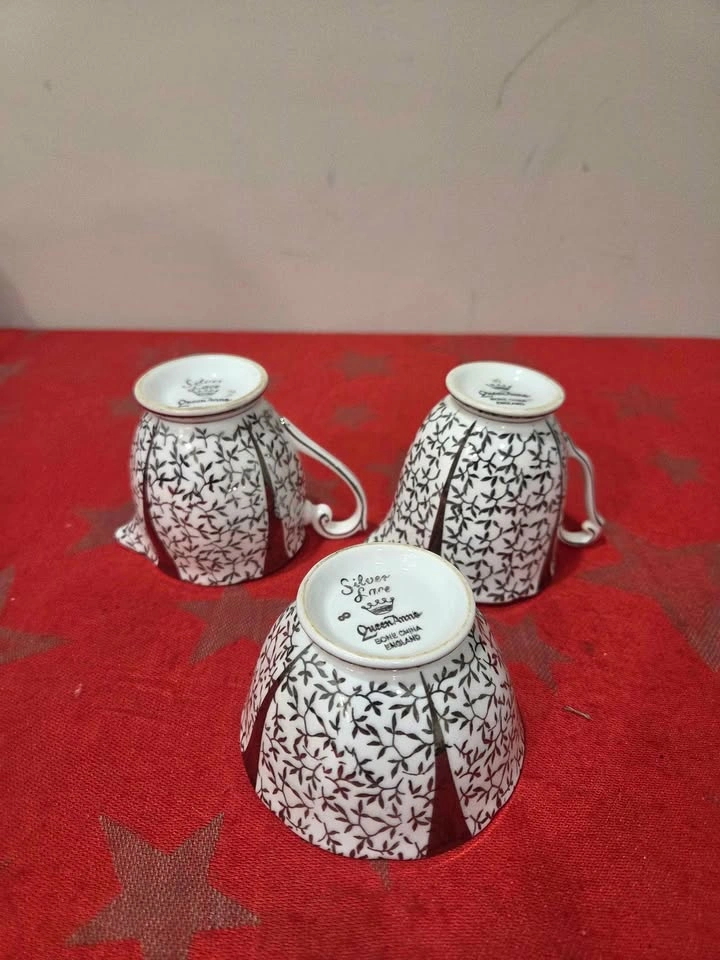 Queen Anne Sugar Bowl and Creamers - photo 2
