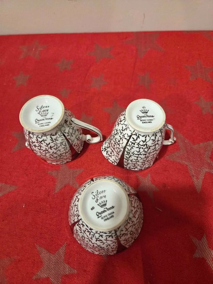 Queen Anne Sugar Bowl and Creamers - photo 3