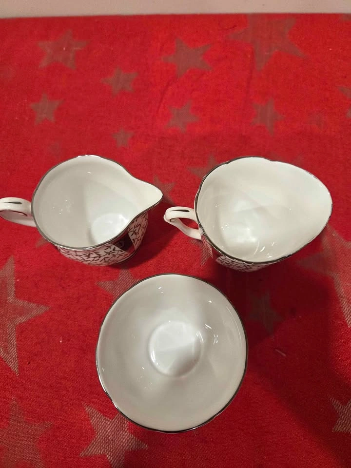 Queen Anne Sugar Bowl and Creamers - photo 4