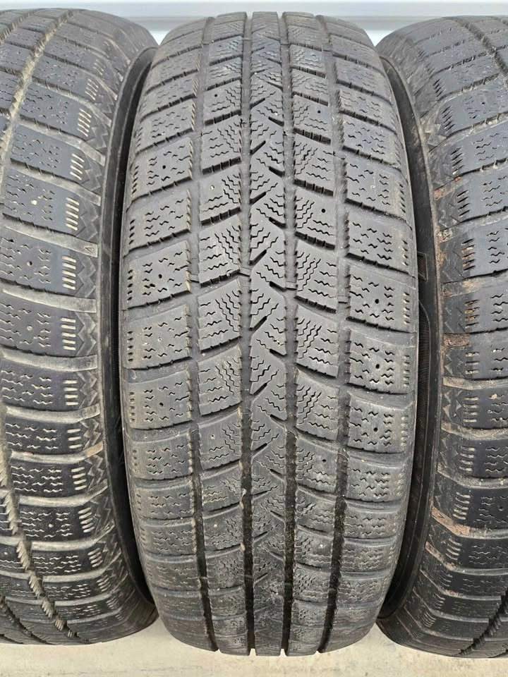 Goodyear Winter Tires 225/65/17 - photo 4