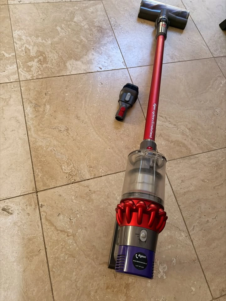 Dyson SV12 cordless Vacuum - photo 3