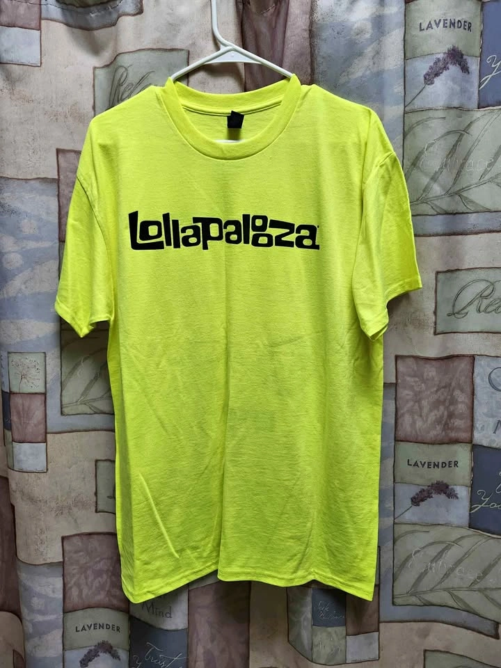 🎶🎵Large Neon Yellow Lollapalooza Event T-Shirt