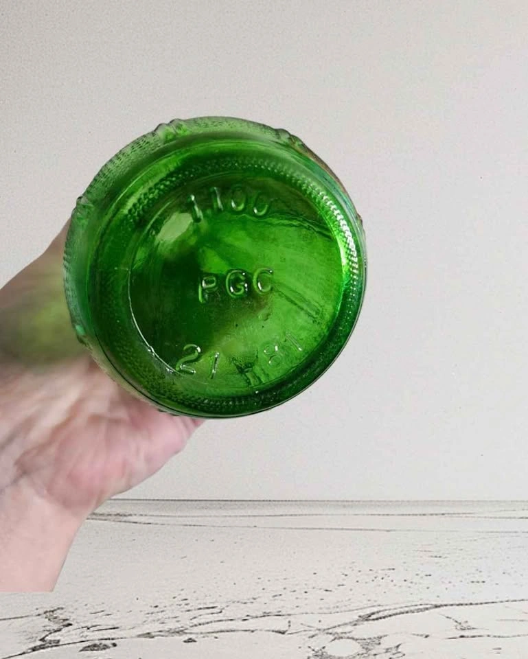 🟩🏺Vintage Green Glass Ribbed Textured Vase - photo 2