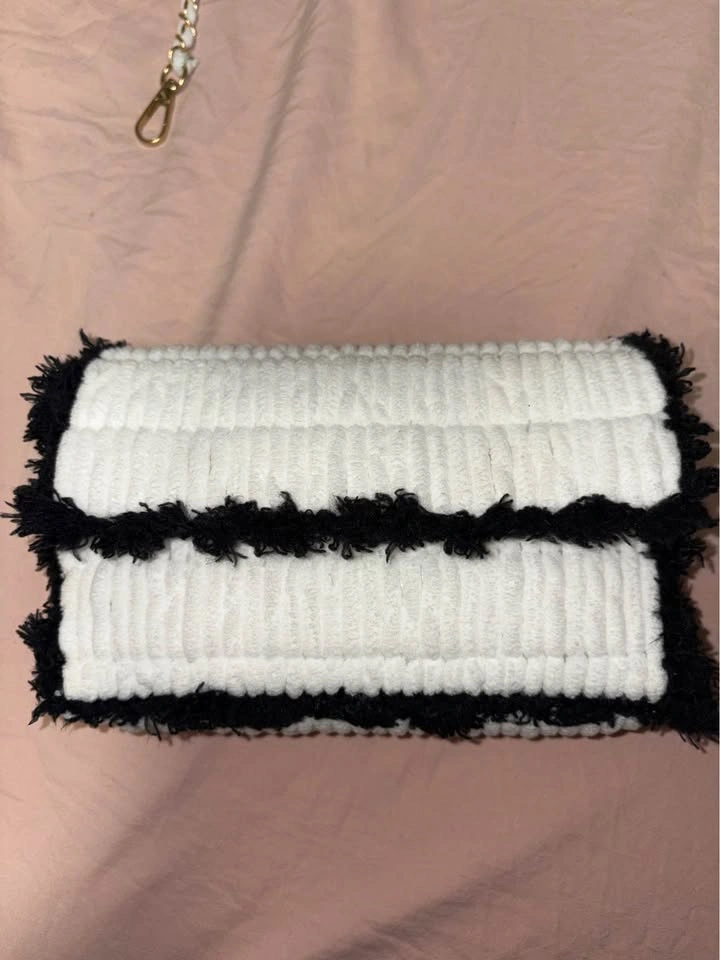 Handmade Crossbody Bag – Black & White Fluffy Yarn (New!) - photo 3