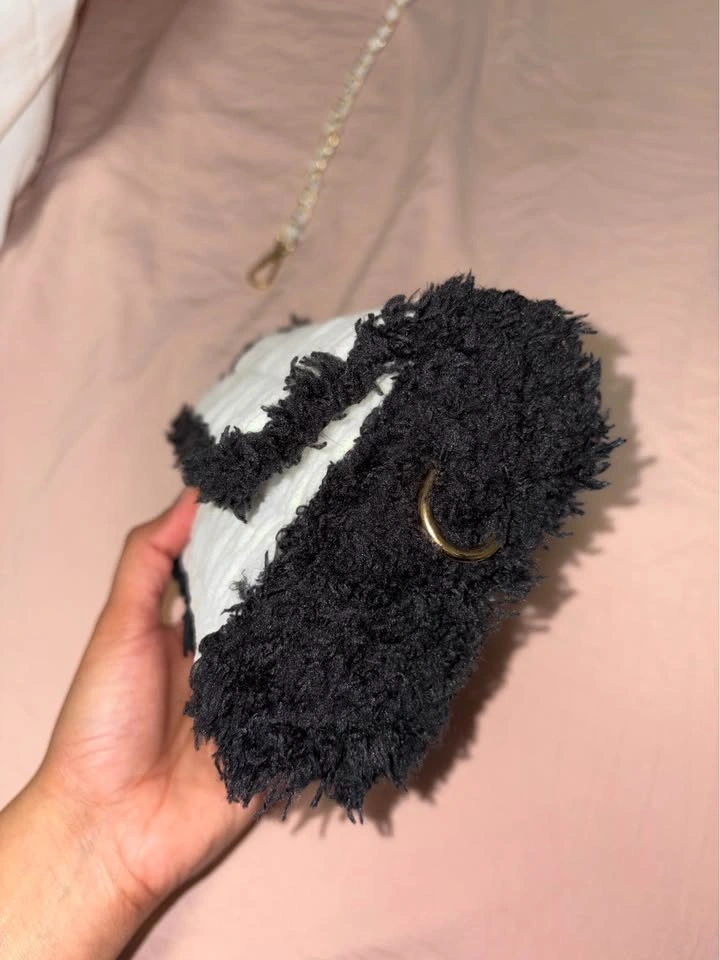 Handmade Crossbody Bag – Black & White Fluffy Yarn (New!) - photo 4