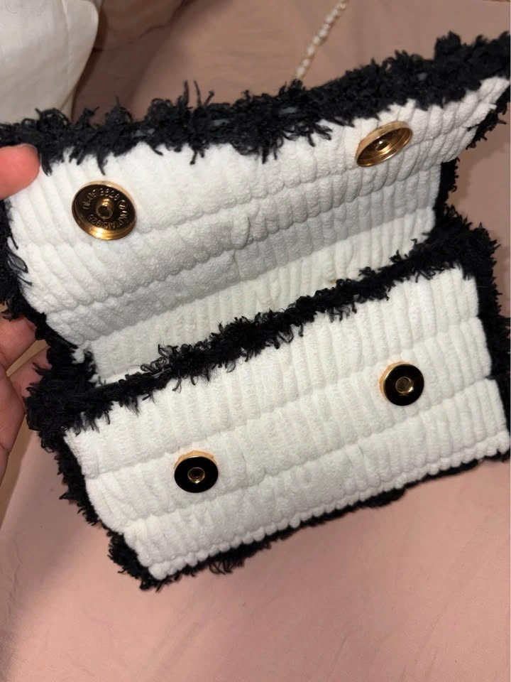 Handmade Crossbody Bag – Black & White Fluffy Yarn (New!) - photo 5