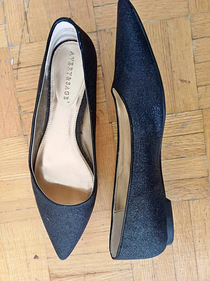 Womens's flat shoe size 9
