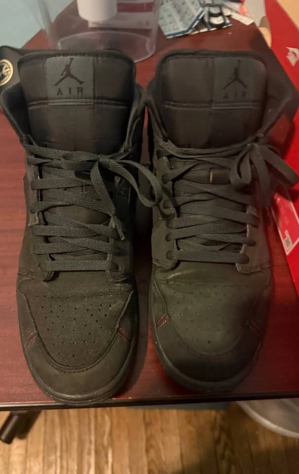 Air Jordan 1 Mid Triple Black – Size 11 – With Box - photo 3