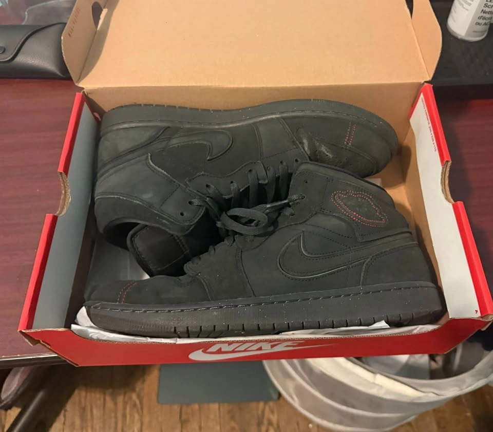 Air Jordan 1 Mid Triple Black – Size 11 – With Box - photo 4