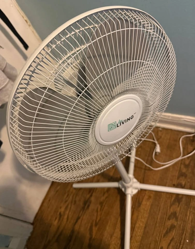 For Living 16" Oscillating Stand Fan – White – MOVING SALE - photo 4
