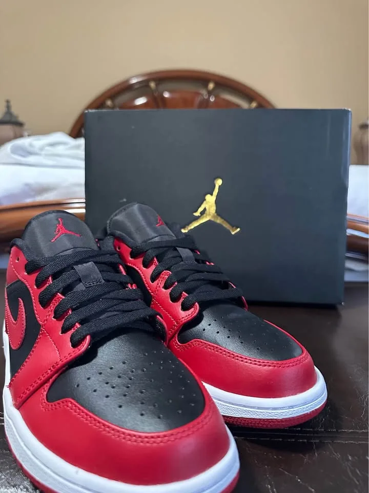 Air Jordan 1 Low Mens Size 9. Cash Only. Pickup Aurora image indicator(4)