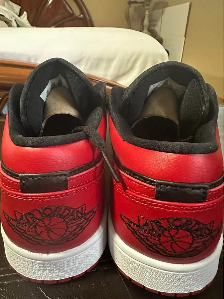 Air Jordan 1 Low Mens Size 9. Cash Only. Pickup Aurora image indicator(5)