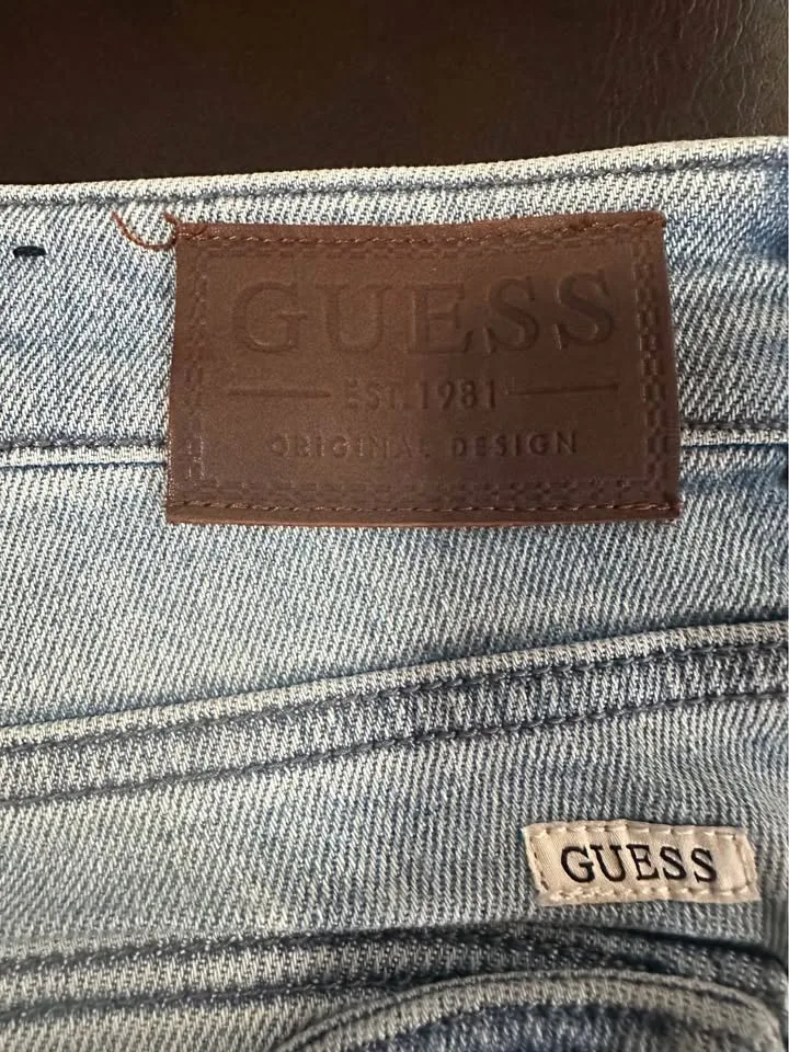 Men’s Size 32 pants. Cash Only. Pickup at Aurora. image indicator(3)