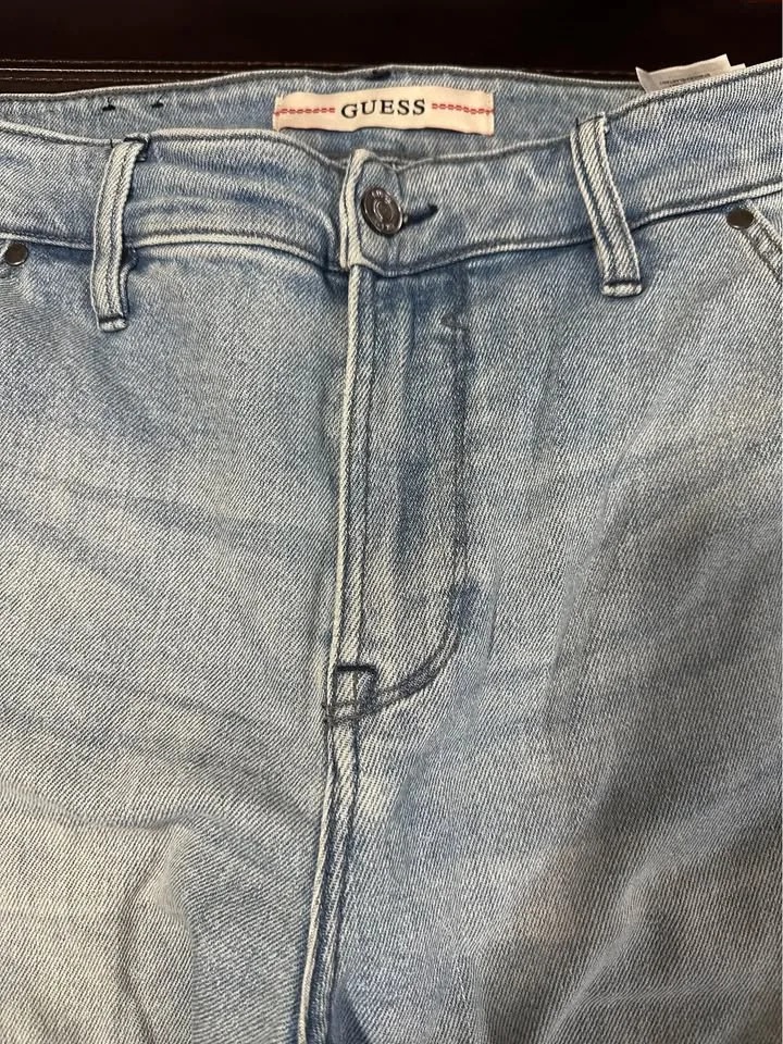 Men’s Size 32 pants. Cash Only. Pickup at Aurora. image indicator(4)