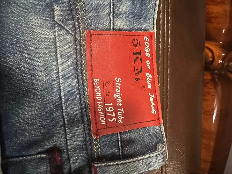 Men’s Size 32 pants. Cash Only. Pickup at Aurora. image indicator(4)