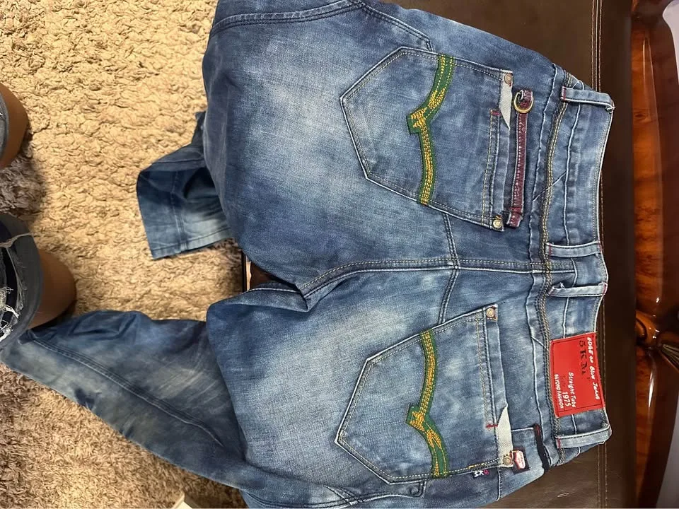 Men’s Size 32 pants. Cash Only. Pickup at Aurora. image indicator(5)