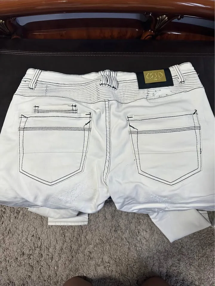 Men’s Size 32 pants. Cash Only. Pickup at Aurora. image indicator(4)