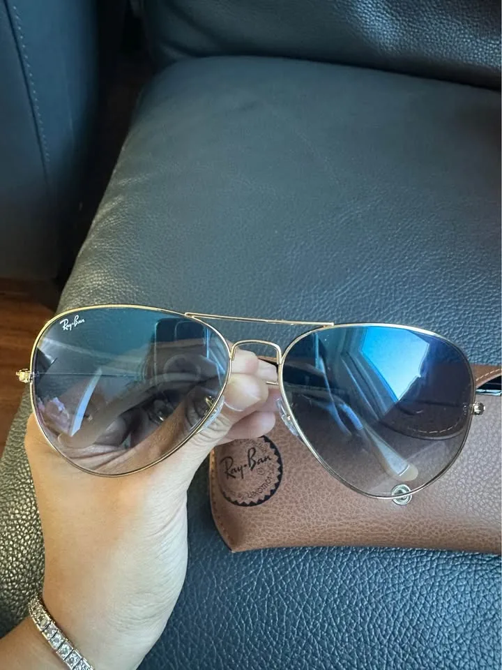 Ray-Ban Sunglasses with Case. Cash Only. Pickup Aurora. image indicator(3)