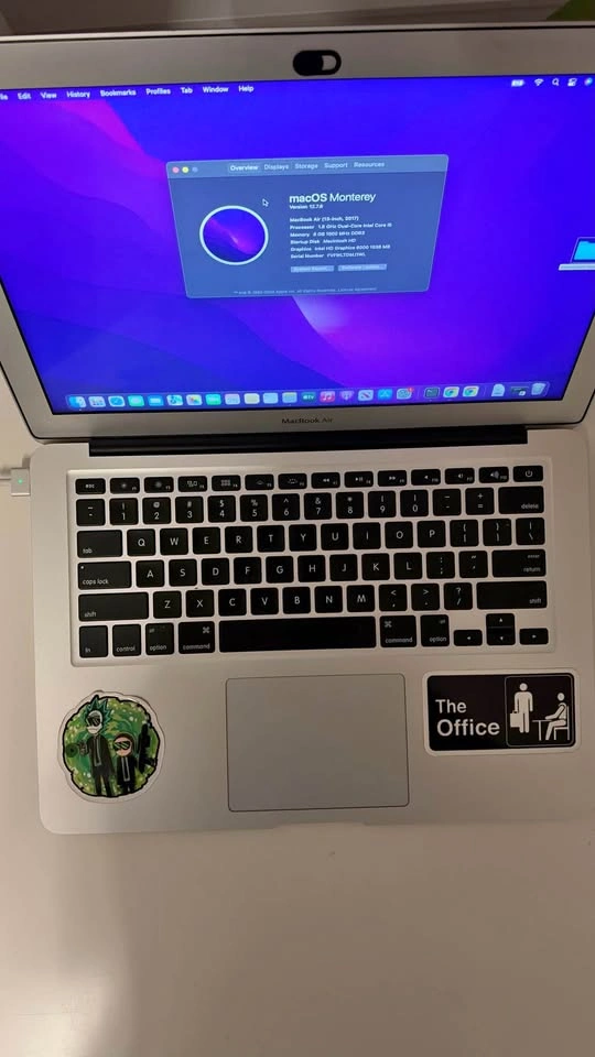 2017 Apple MacBook Air 13-inch 1.8GHz i5 8GB RAM 256 GB SSD
