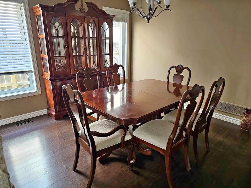 Dining set + Cabinet