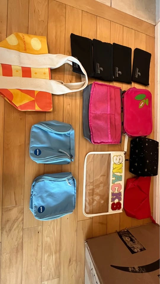 Set of different make up bags including Sol de Janeiro, Sephora, - photo 4