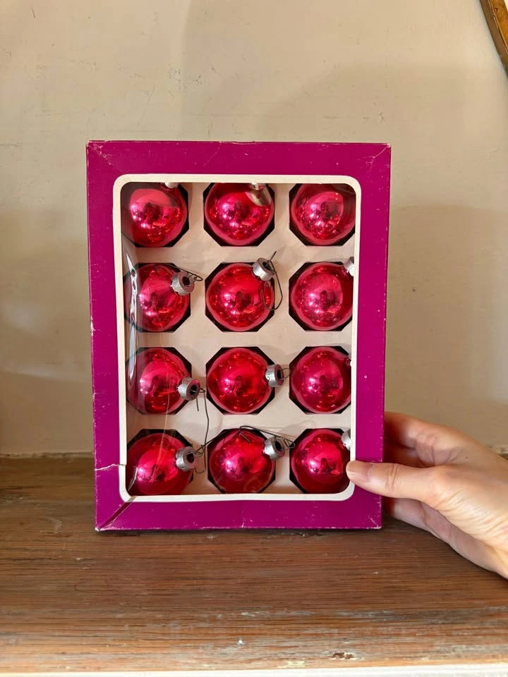 Vintage Fieldcraft Canada Red Glass Christmas Ornaments – Set of