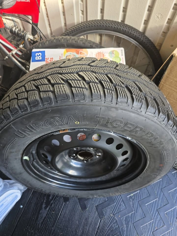 Set of 4 Winter Tires on Rims - 235/65R17 (Uniroyal Tiger Paw) - photo 4