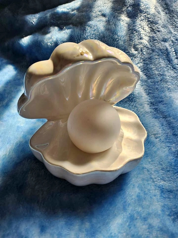 Iridescent Ceramic Shell Pearl Lamp