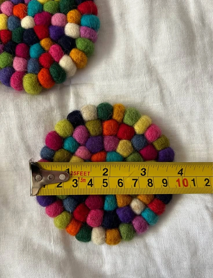 very cute wool glass and plant coasters - photo 4