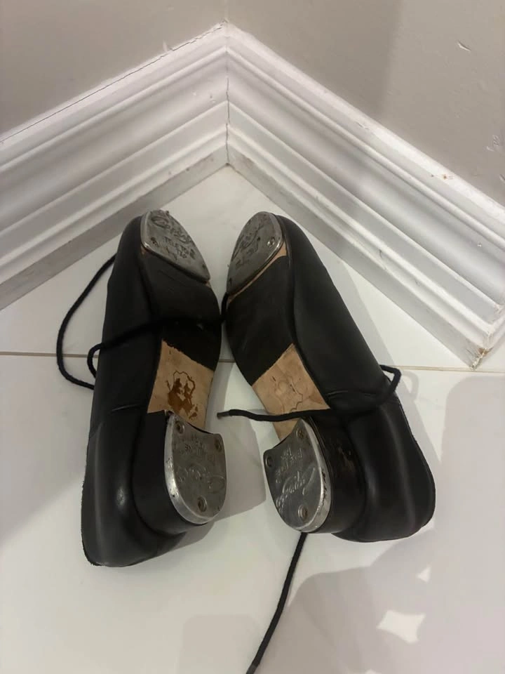 Capezio Tele Tone Tap Shoes, Size 13.5 - photo 3