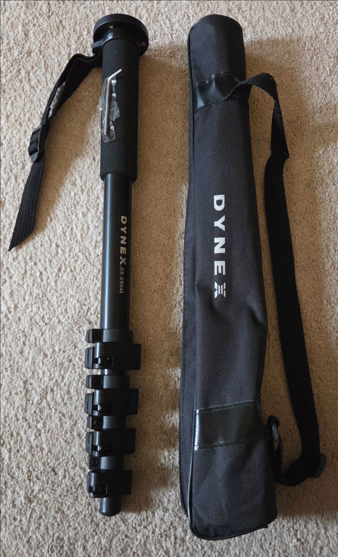 Dynex DX-SW040 Camera Monopod w/ Carry Bag