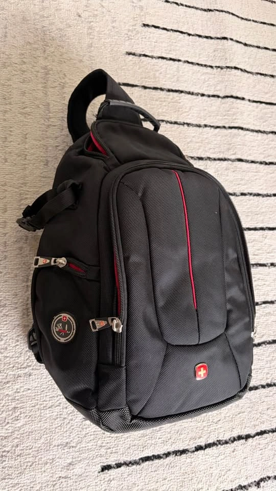 SwissGear DSLR Sling Backpack /crossbody - photo 2