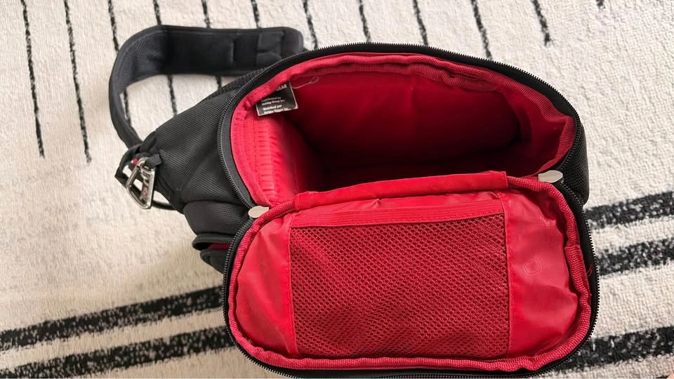 SwissGear DSLR Sling Backpack /crossbody - photo 4